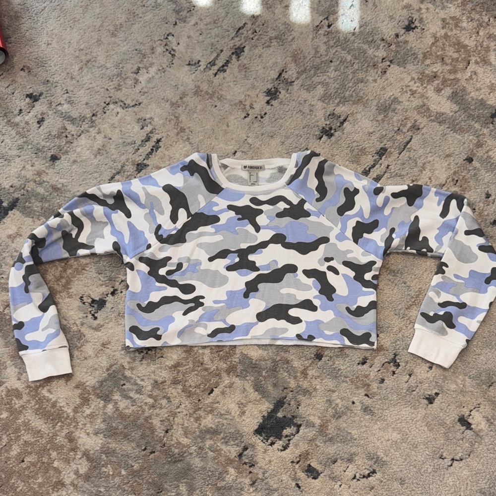 Camo Cropped Sweatshirt